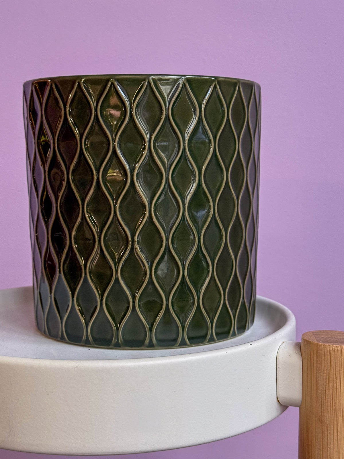 Green relief pot d13