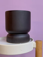 Hourglass black matt pot d12